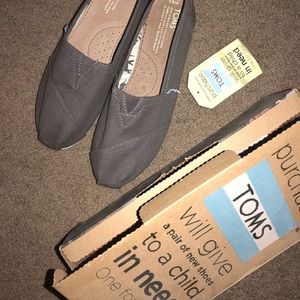 Women’s size 8.5 grey Toms